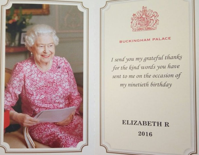 Ученики бердянской школы похвалились письмом от королевы Великобритании