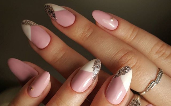 Французький манікюр на Новий рік