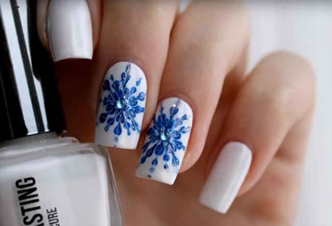  Білий манікюр на Новий рік