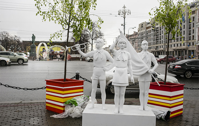 В Москве начался фестиваль с пластмассовыми украшениями за 190 миллионов