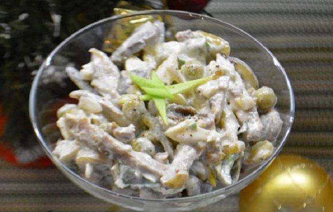 Салат с языком и зеленым горошком