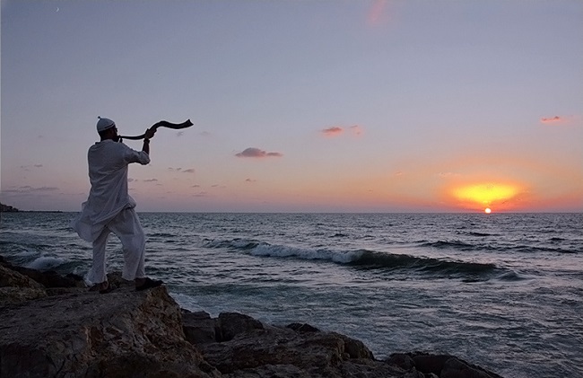 Ріг шофар, звуки якого можна почути в єврейський Новий рік