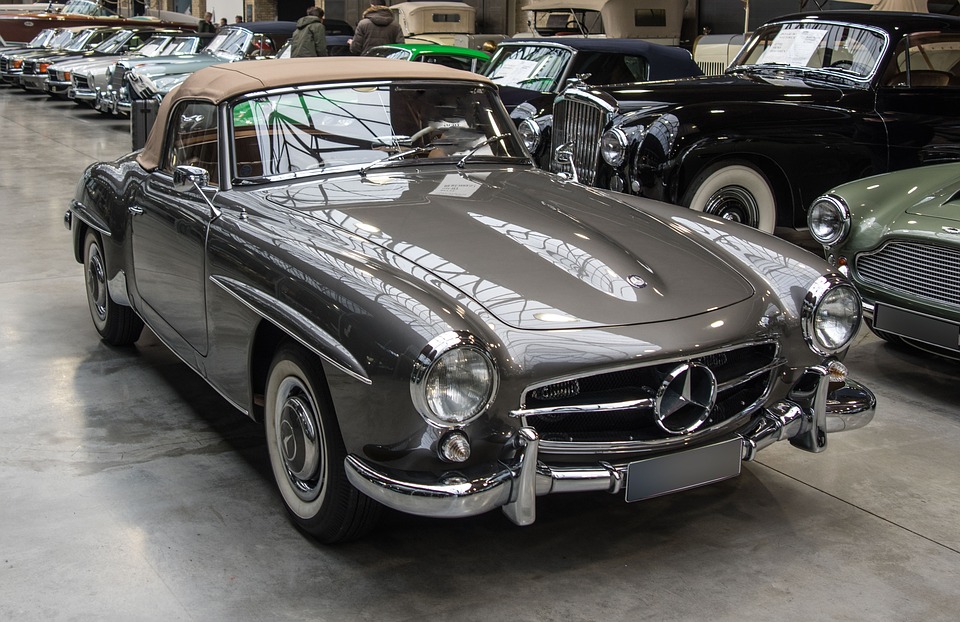 31 березня 1901 року випущено перший автомобіль "Mercedes-Benz" 