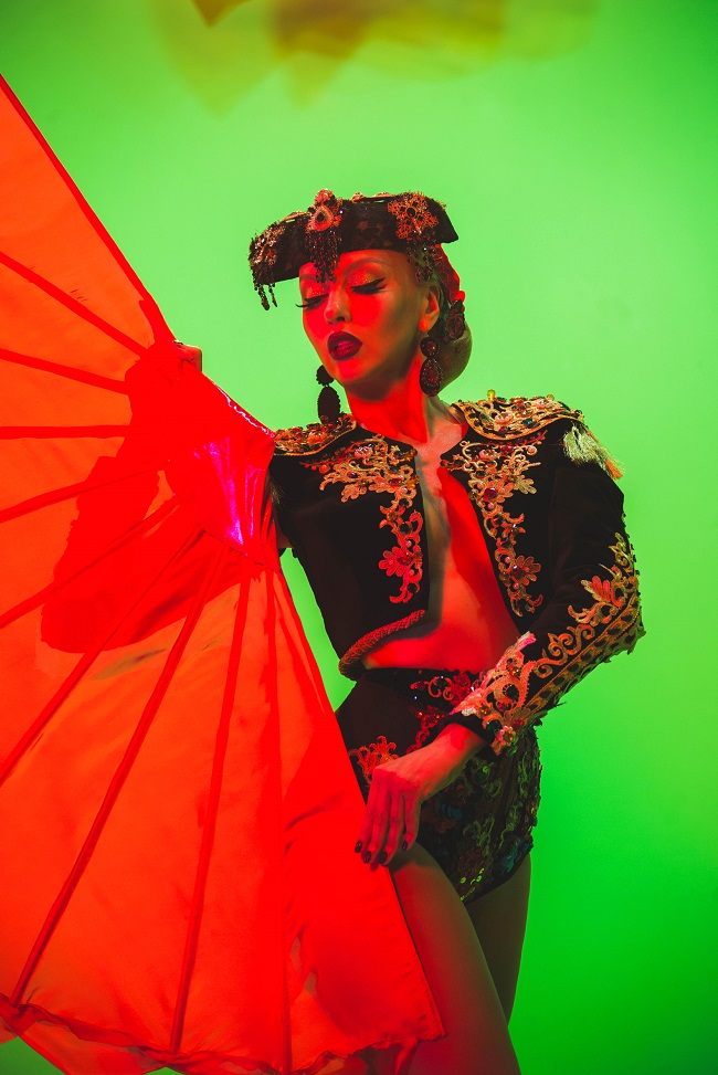 Яркая Оля Полякова 