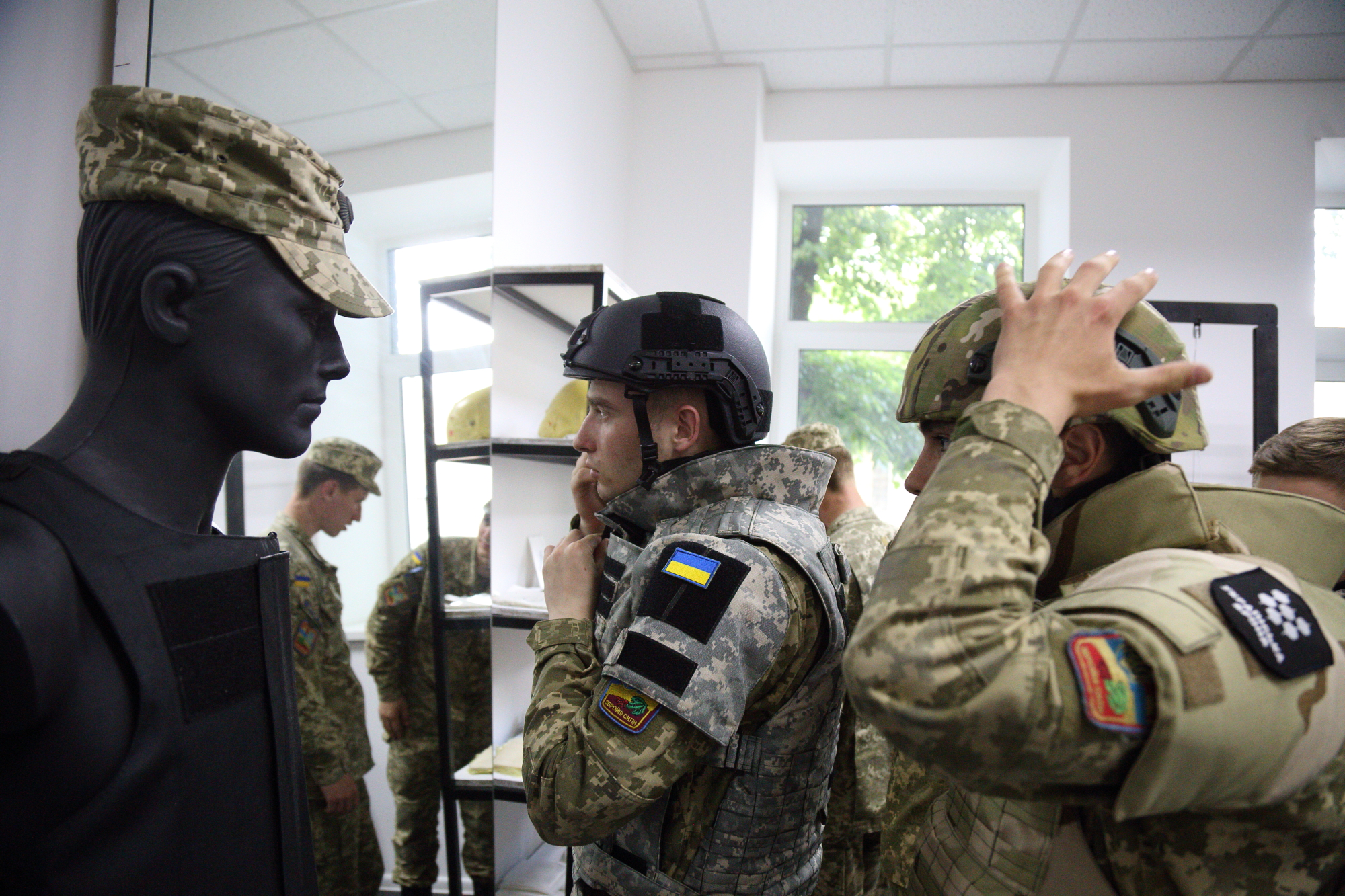 Хочешь мира - готовься к войне: как производят бронежилеты для украинских бойцов