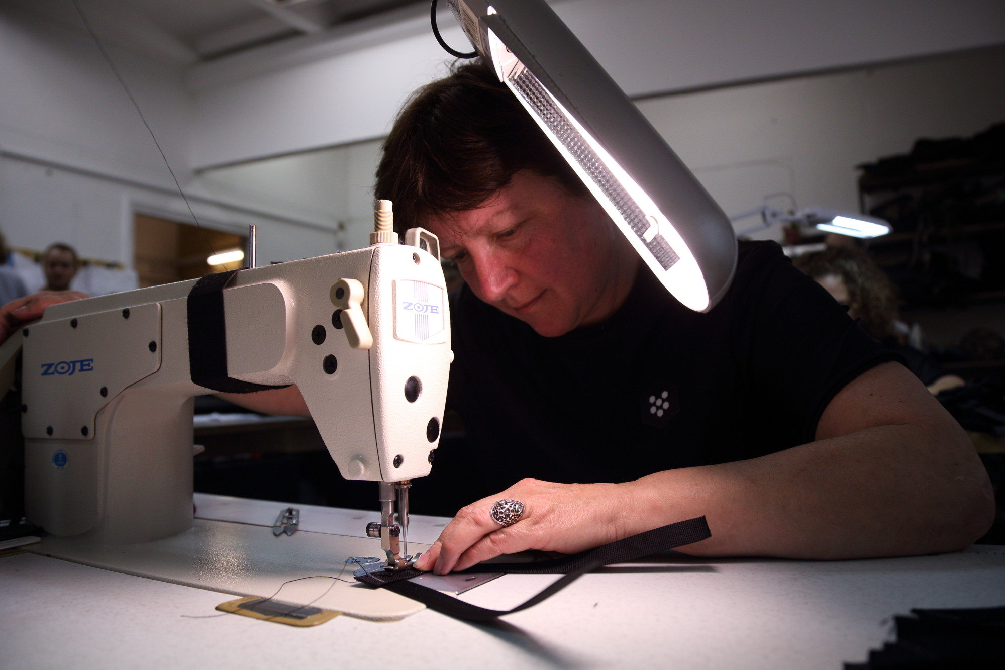 Хочешь мира - готовься к войне: как производят бронежилеты для украинских бойцов