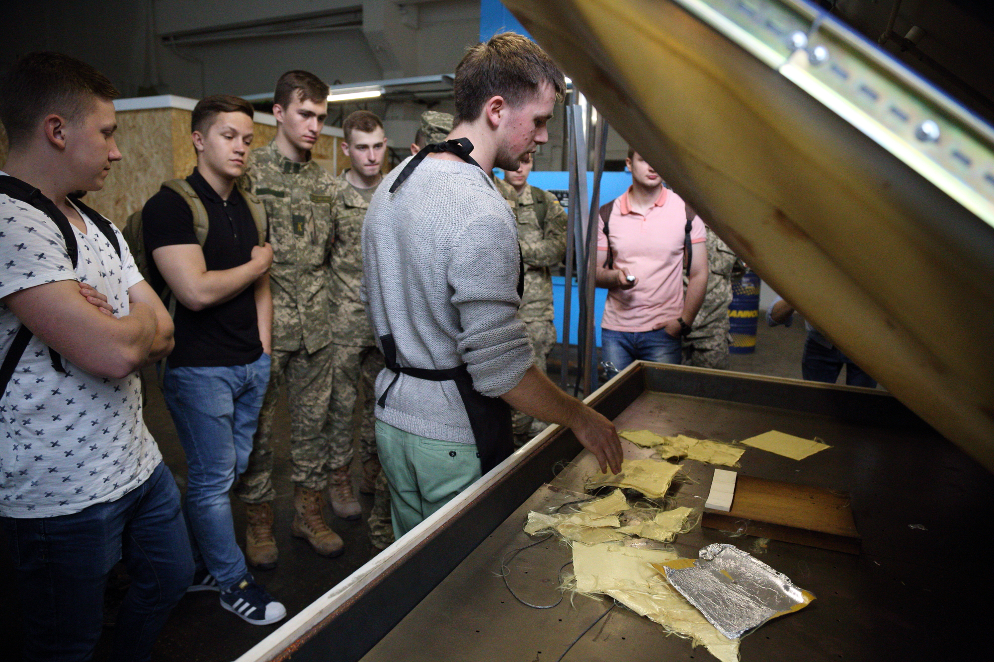 Хочешь мира - готовься к войне: как производят бронежилеты для украинских бойцов