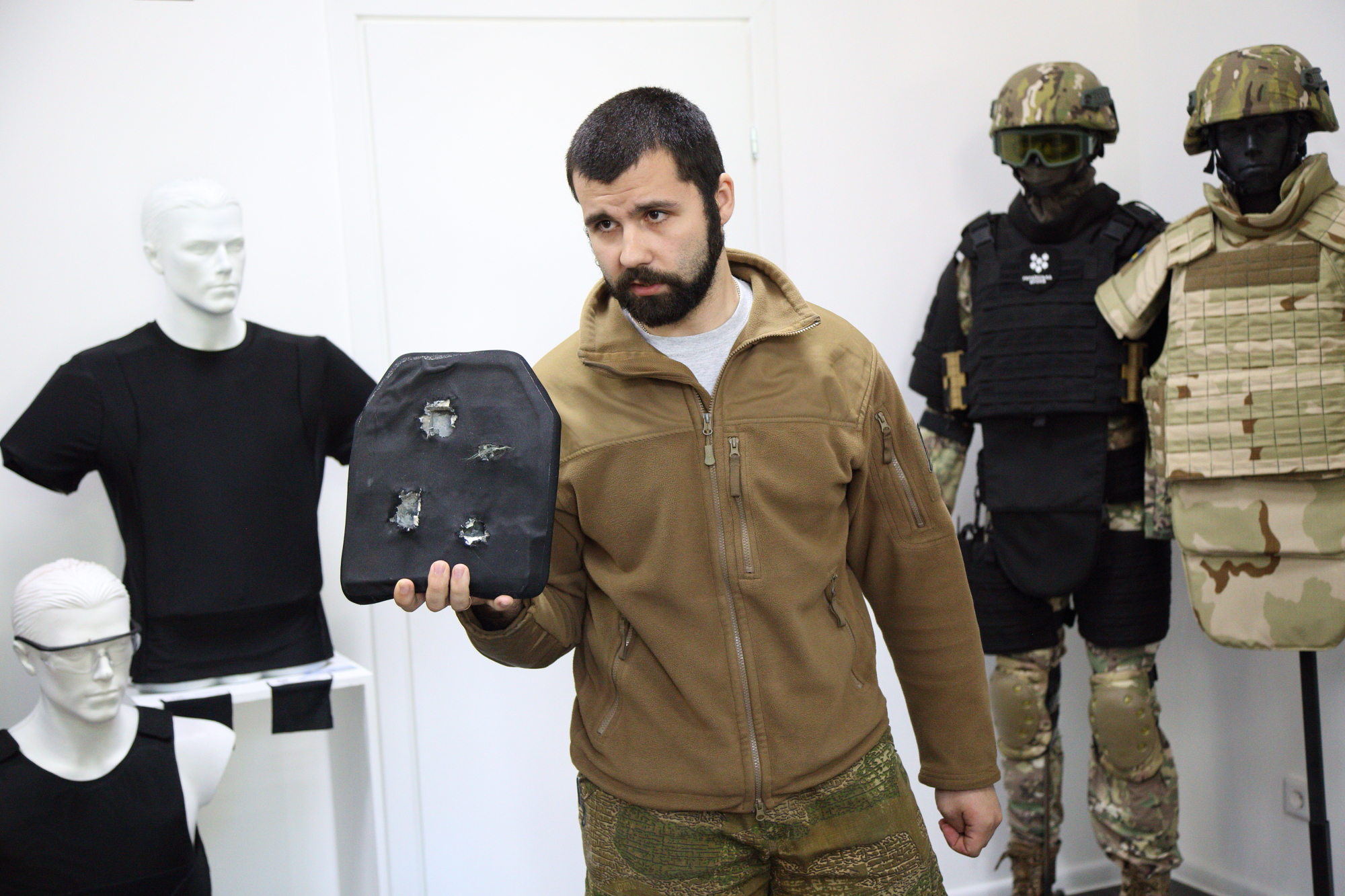 Хочешь мира - готовься к войне: как производят бронежилеты для украинских бойцов