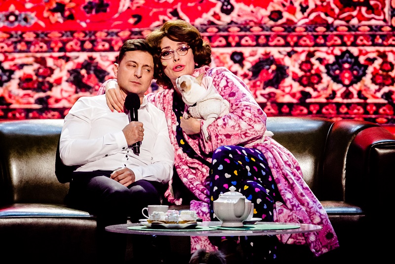 &quot;Родители&quot; Зеленского устроили ему допрос о связи с Брежневой, Каменских и Кравец