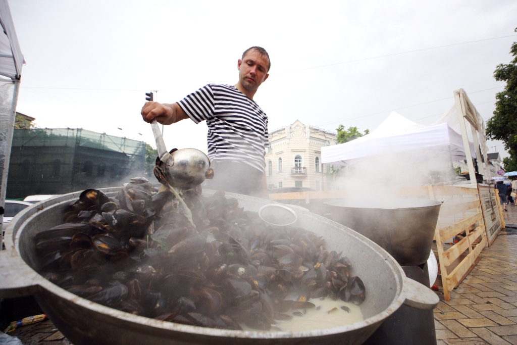 Фуд-корт на Софиевской площади в Киеве