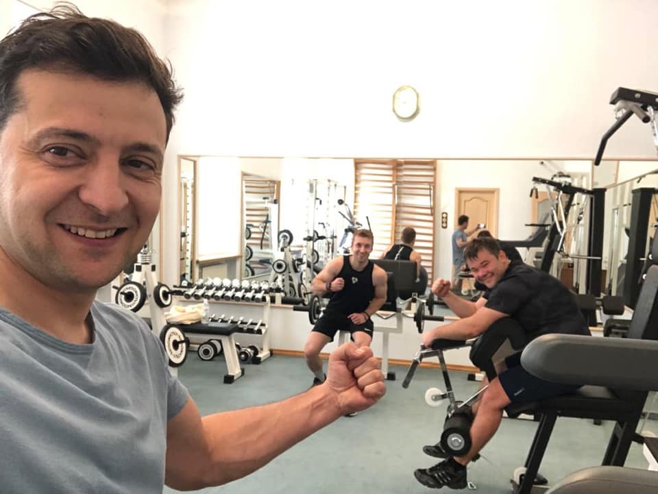 Сколько президент Зеленский зарабатывает за 1 час: названа сумма