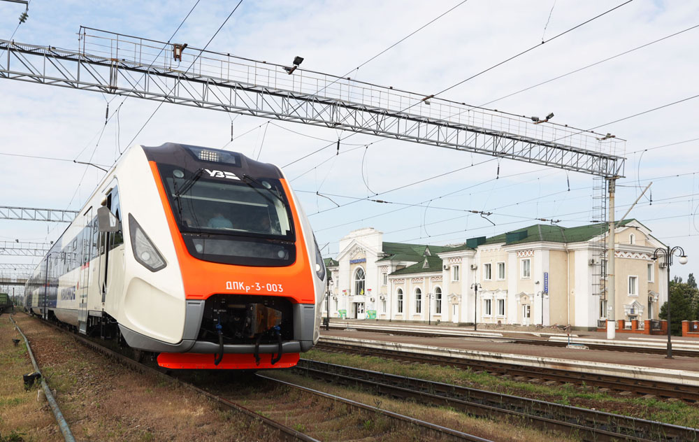 З'явилися фото новенького українського поїзда-експреса: як він виглядає зовні і всередині