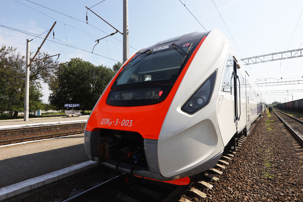 З'явилися фото новенького українського поїзда-експреса: як він виглядає зовні і всередині
