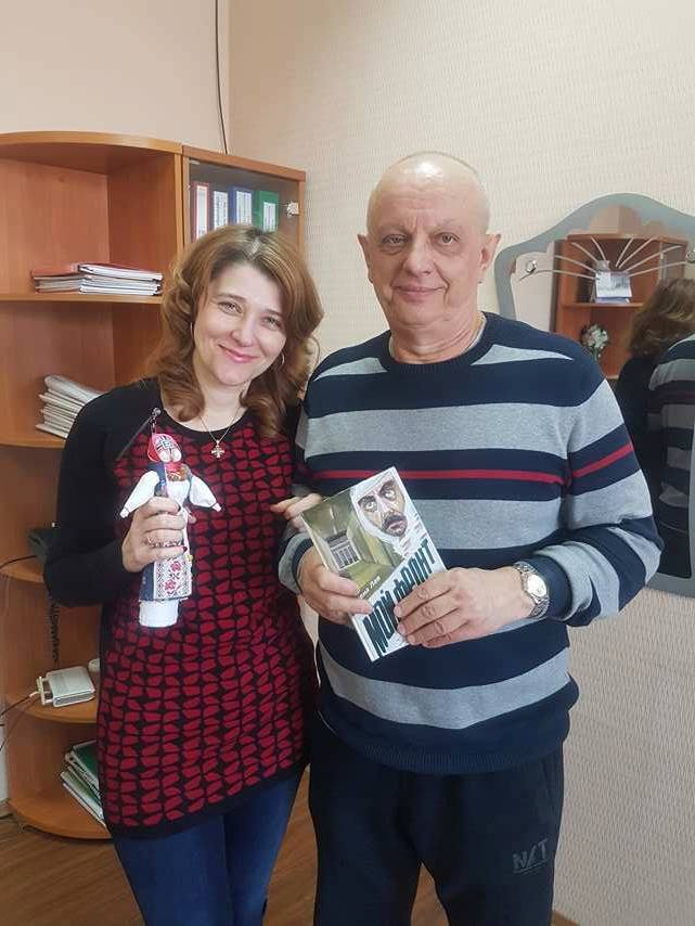 Зірки виставили унікальні лоти на благодійний аукціон, щоб врятувати життя волонтера з АТО