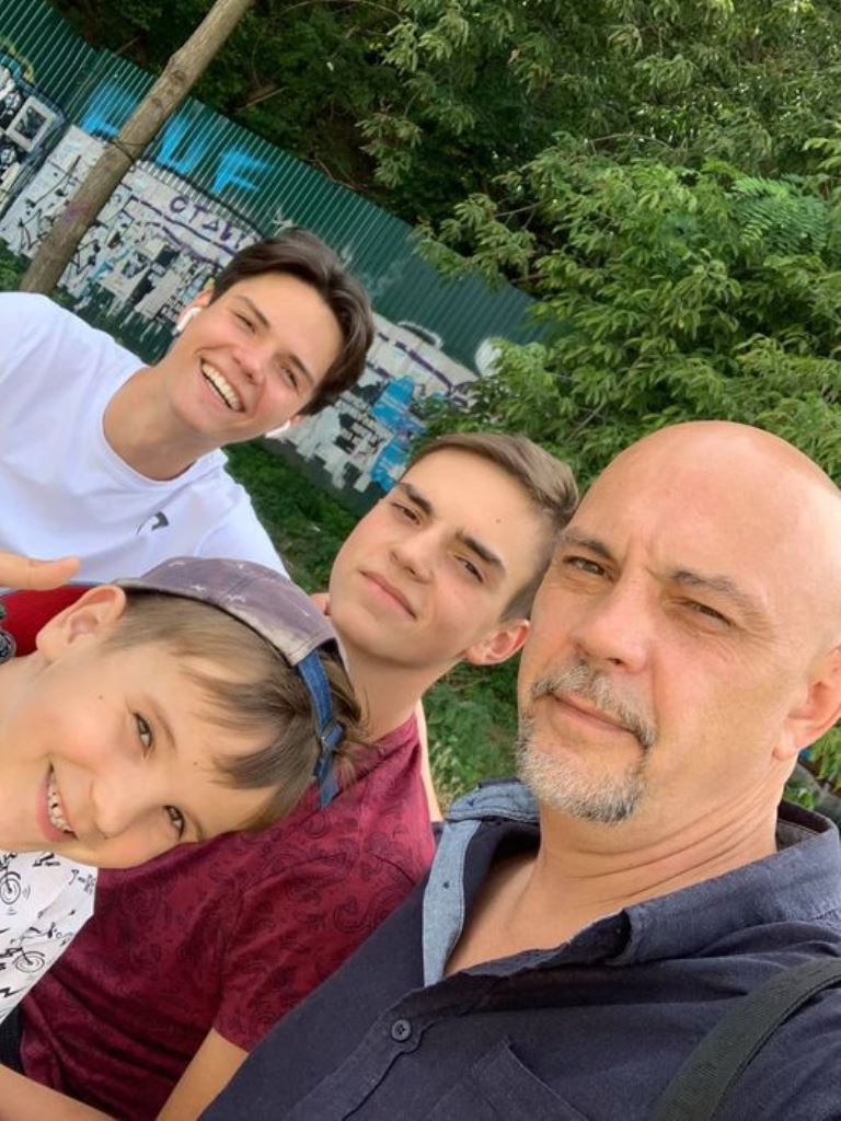 Самый &quot;мистический&quot; актер Андрей Дебрин рассказал, как изменить мир