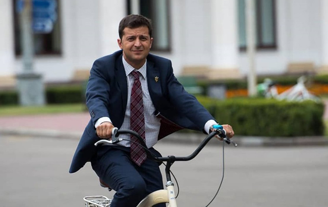 Зеленський передумав їздити на роботу на велосипеді: не та ситуація