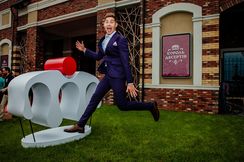 "Перший млинець комом": ведучий Володимир Остапчук розповів, як почав готувати