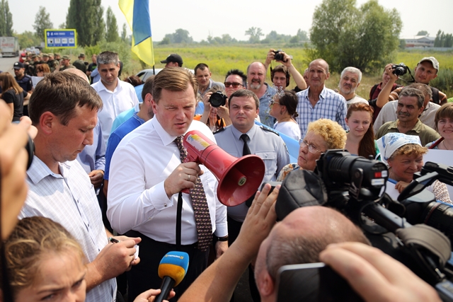 Крестный ход: как правоохранители отбивали атаки активистов под Борисполем. Фоторепортаж