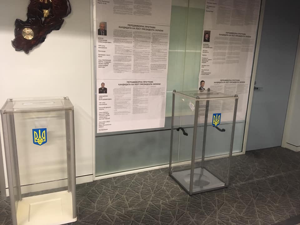 Черги в Польщі та військові частини в Косово: як українці голосують за кордоном