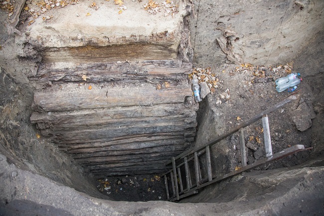 Археологічні розкопки в Києві на Подолі