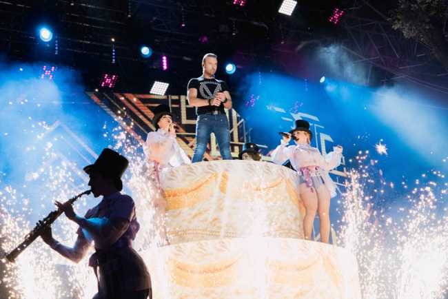 Режисер Олена Коляденко: "Для номера Тіни Кароль ми добирали танцівників у Freedom Ballet і обладнали спеціальний павільйон для репетицій"