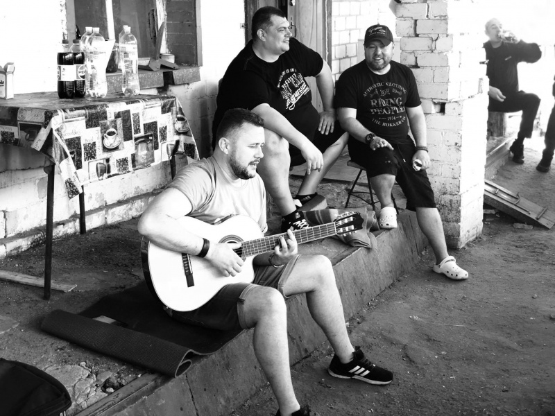 И снова на фронт: &quot;Квартал 95&quot; проведал бойцов на передовой