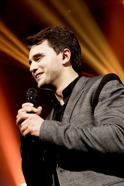 Аплодисменты с первых нот: Влад Сытник дал в Киеве большой сольный концерт