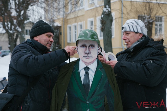 Акции протеста: что происходило под посольствами РФ в городах Украины (фото)