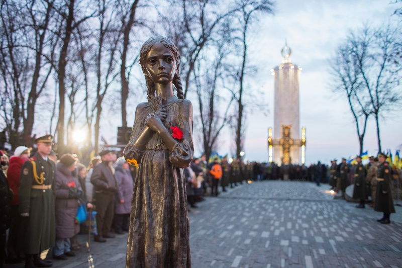 В Киеве почтили память погибших во время Голодомора: фоторепортаж