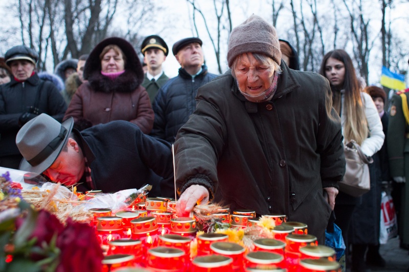 В Киеве почтили память погибших во время Голодомора: фоторепортаж