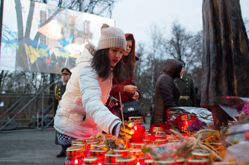 В Киеве почтили память погибших во время Голодомора: фоторепортаж