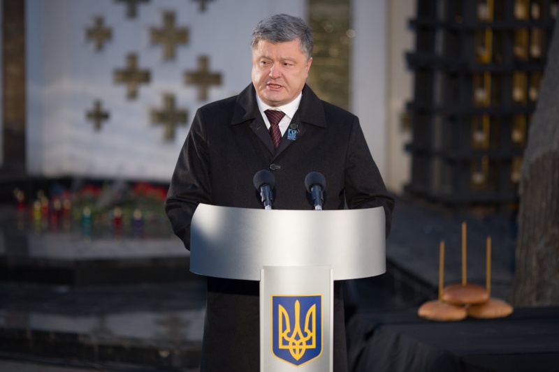 В Киеве почтили память погибших во время Голодомора: фоторепортаж