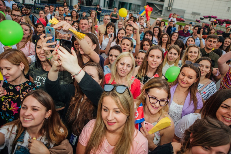 Дмитрий Комаров отправился покорять новую страну: что известно о поездке