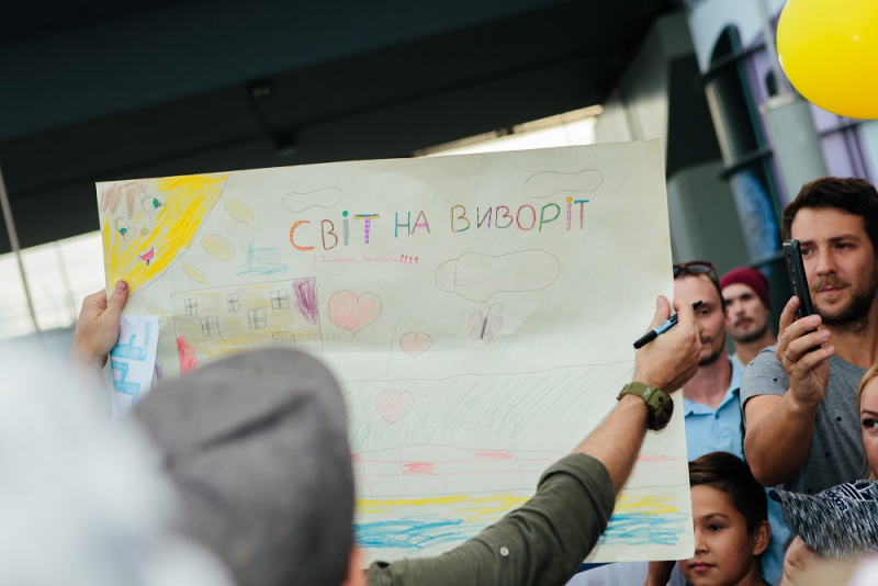 Дмитрий Комаров отправился покорять новую страну: что известно о поездке