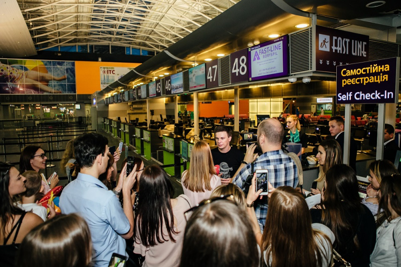 Дмитрий Комаров отправился покорять новую страну: что известно о поездке