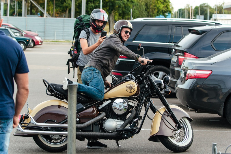 Дмитрий Комаров отправился покорять новую страну: что известно о поездке