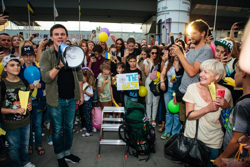 Дмитрий Комаров отправился покорять новую страну: что известно о поездке