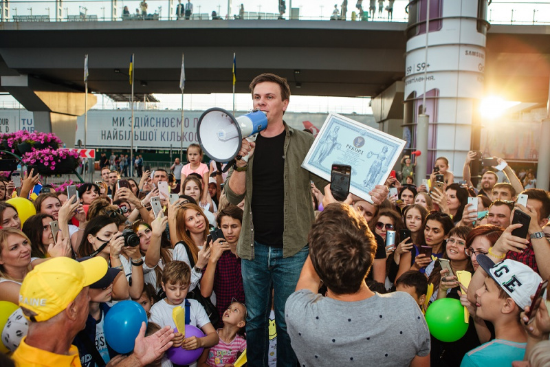 Дмитрий Комаров отправился покорять новую страну: что известно о поездке