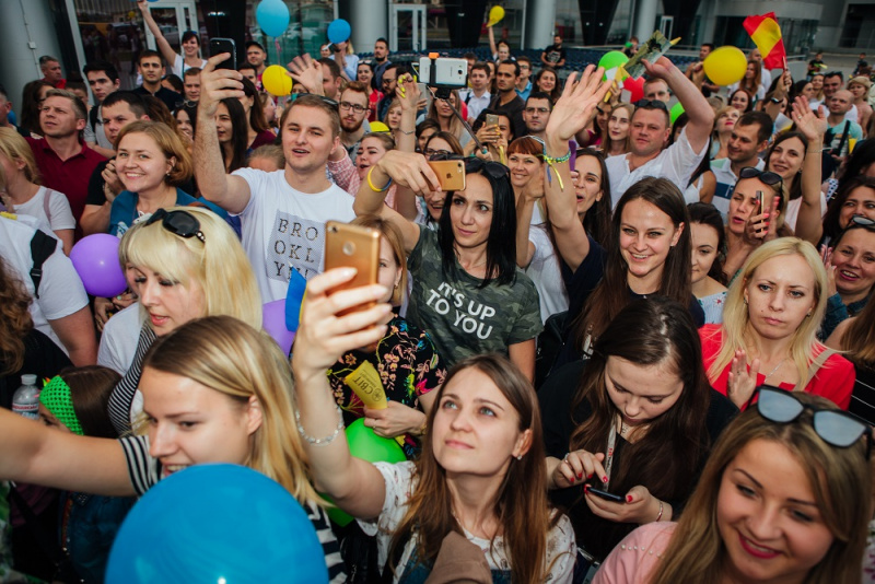 Дмитрий Комаров отправился покорять новую страну: что известно о поездке