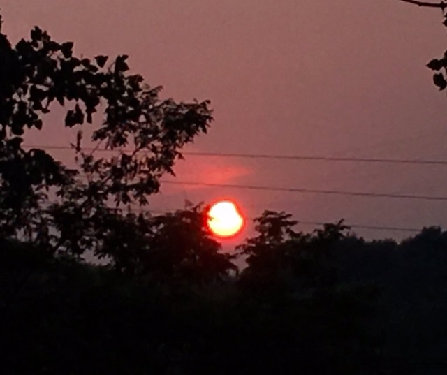 В сети появились свежие фото солнечного затмения, сделанные по всему миру