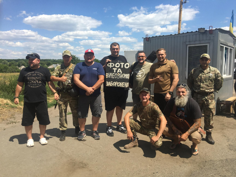 И снова на фронт: &quot;Квартал 95&quot; проведал бойцов на передовой