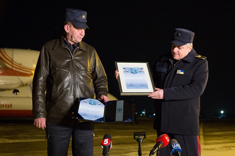 Украинские спасатели вернулись домой после тушения пожаров в Израиле: фоторепортаж