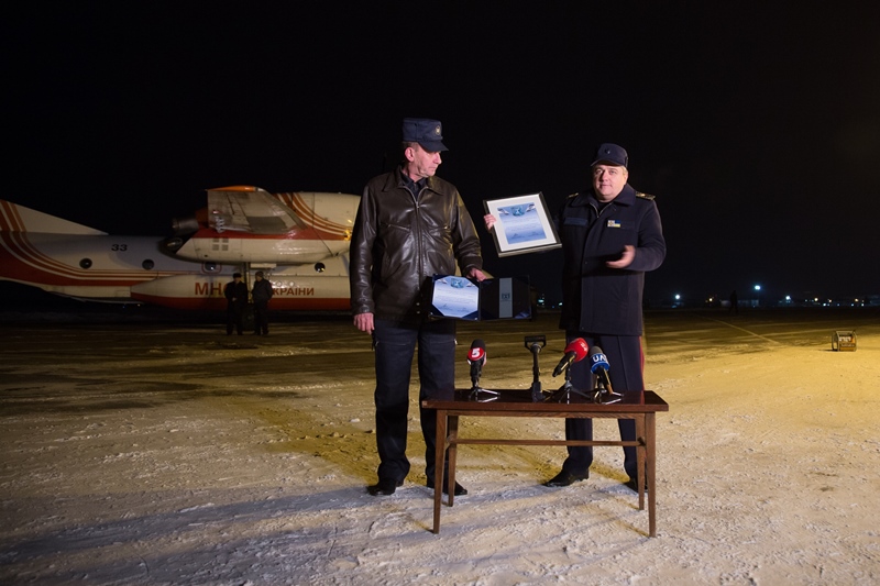Украинские спасатели вернулись домой после тушения пожаров в Израиле: фоторепортаж