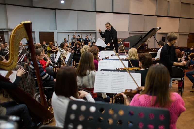 Пианист-виртуоз Хмара готовится к шоу "Колесо жизни" с симфоническим оркестром