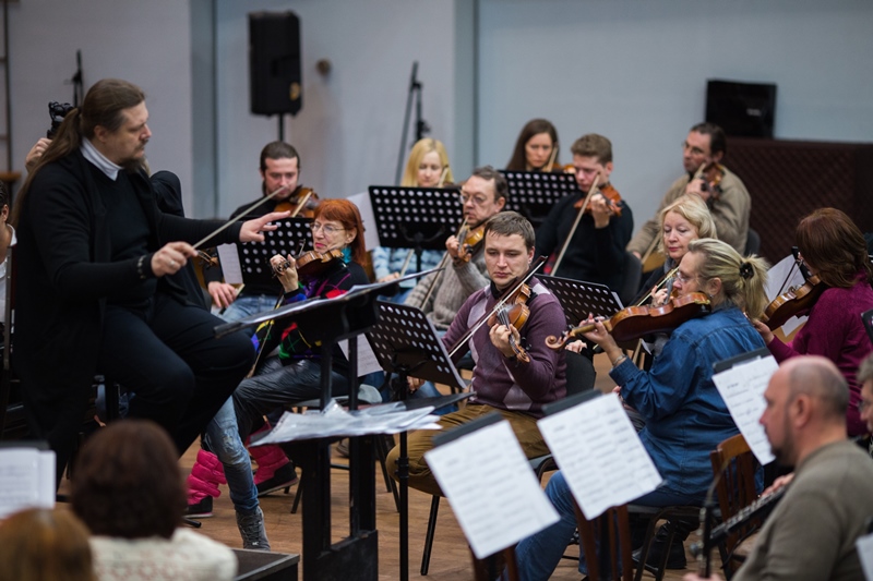 Пианист-виртуоз Хмара готовится к шоу "Колесо жизни" с симфоническим оркестром