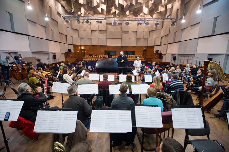 Пианист-виртуоз Хмара готовится к шоу "Колесо жизни" с симфоническим оркестром