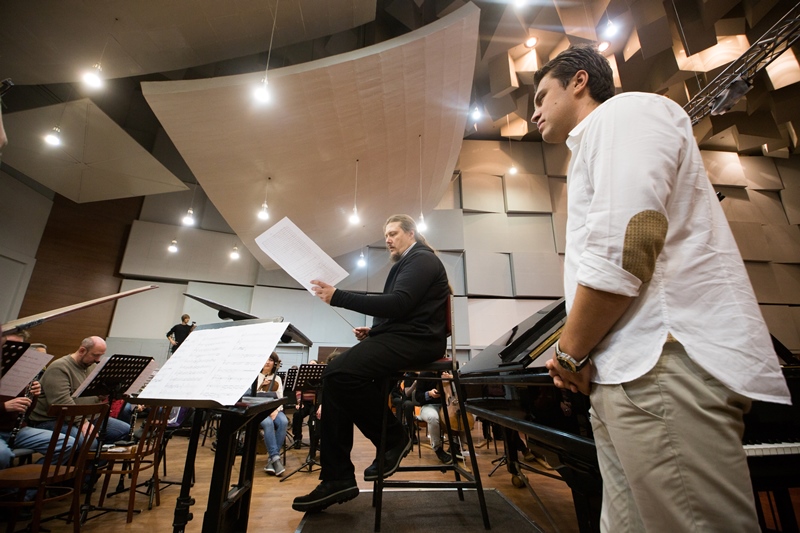 Пианист-виртуоз Хмара готовится к шоу "Колесо жизни" с симфоническим оркестром