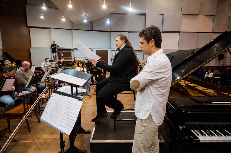 Пианист-виртуоз Хмара готовится к шоу "Колесо жизни" с симфоническим оркестром