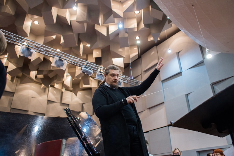 Пианист-виртуоз Хмара готовится к шоу "Колесо жизни" с симфоническим оркестром