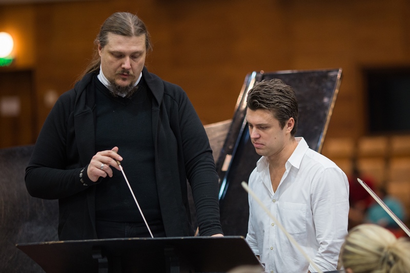 Пианист-виртуоз Хмара готовится к шоу "Колесо жизни" с симфоническим оркестром